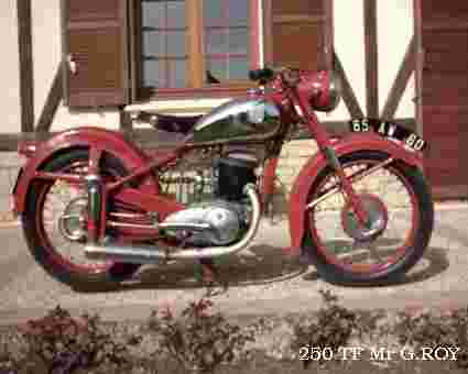 Puch 250 TF rouge