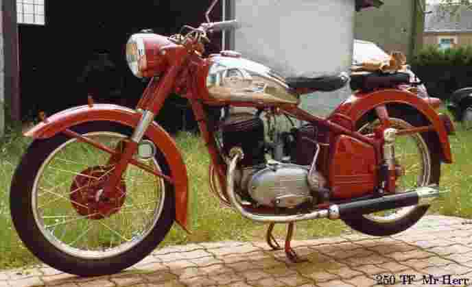 Puch 250 TF rouge